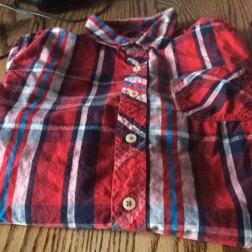 Used button down long sleeve top size Xl boys